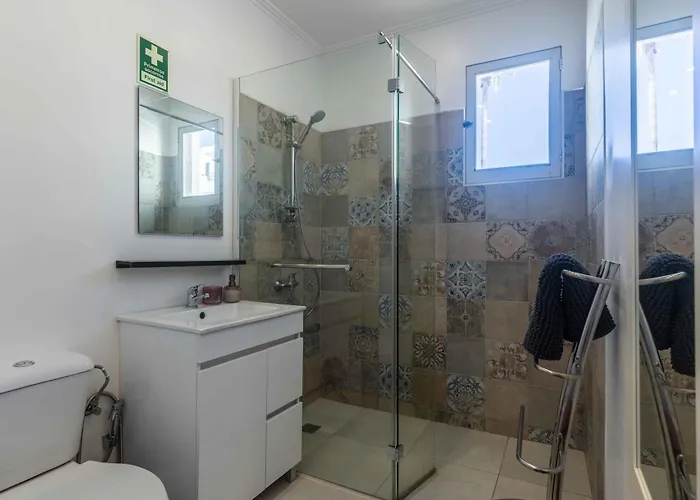 White T1 - Ocean View אלבופיירה