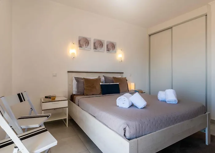 White T1 - Ocean View אלבופיירה